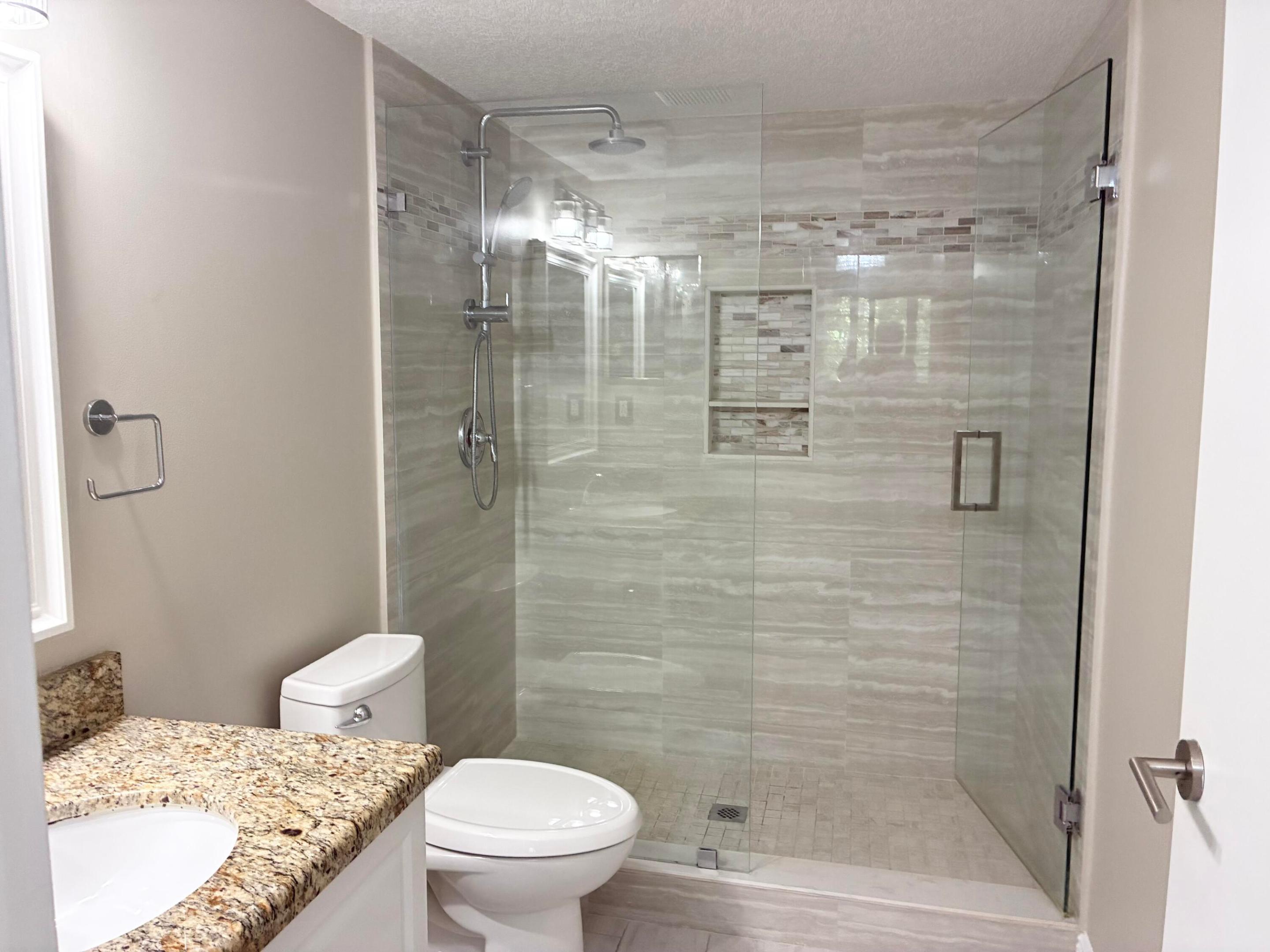  Unit 1005 photo 12