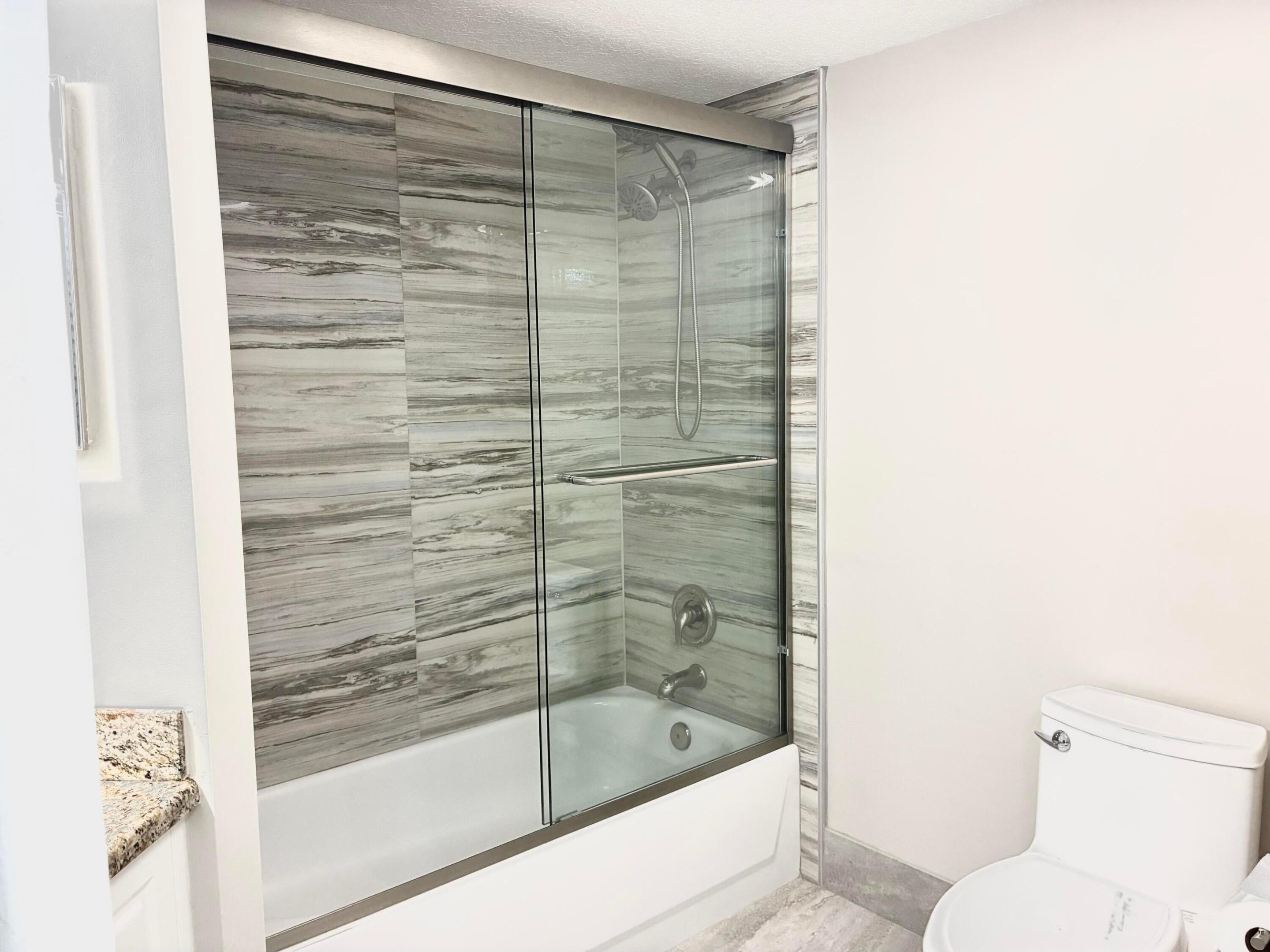  Unit 1005 photo 17