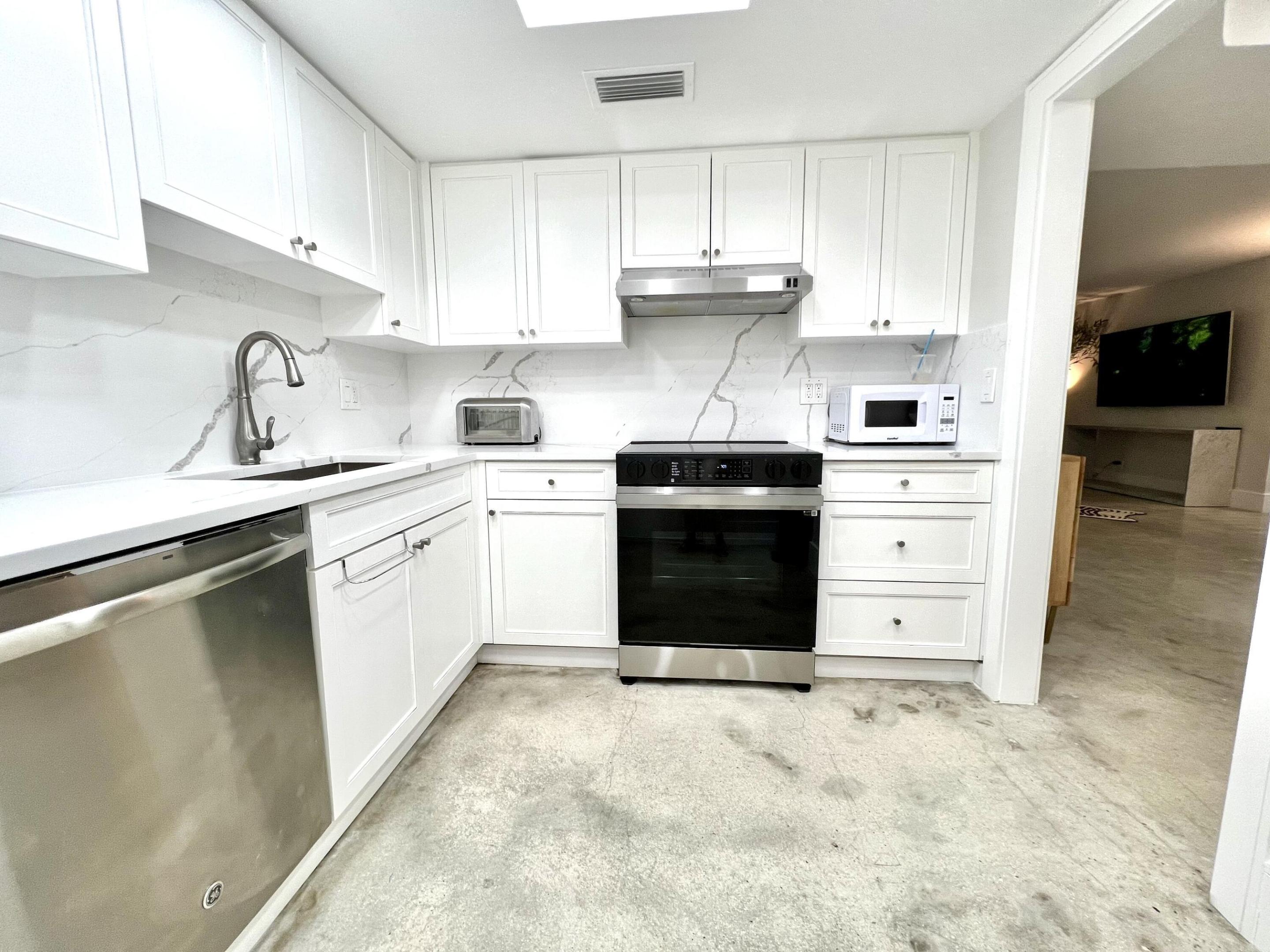In-Town Palm Beach Unit 2 C photo 11