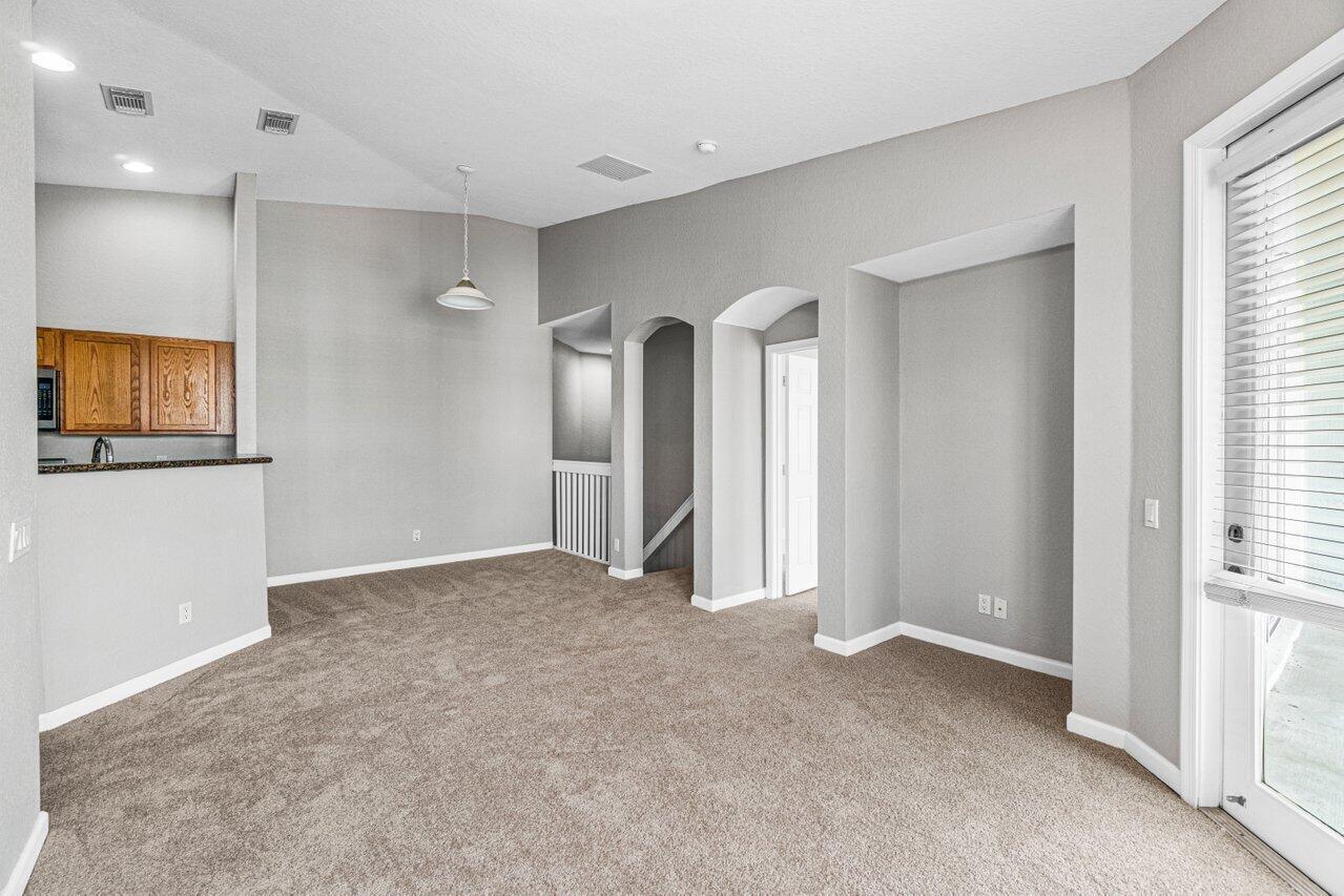 Residence photo 3
