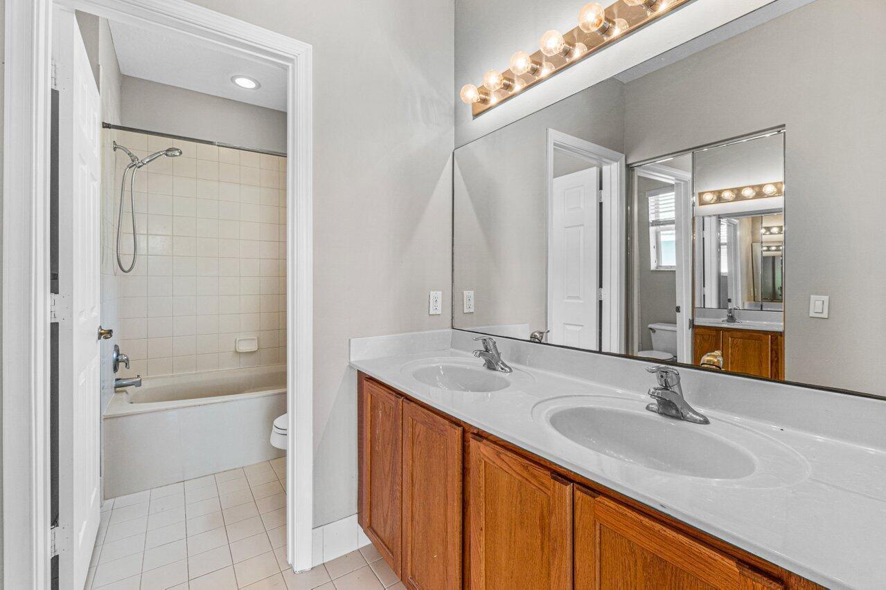 Residence photo 17