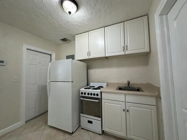 Unit D photo 3