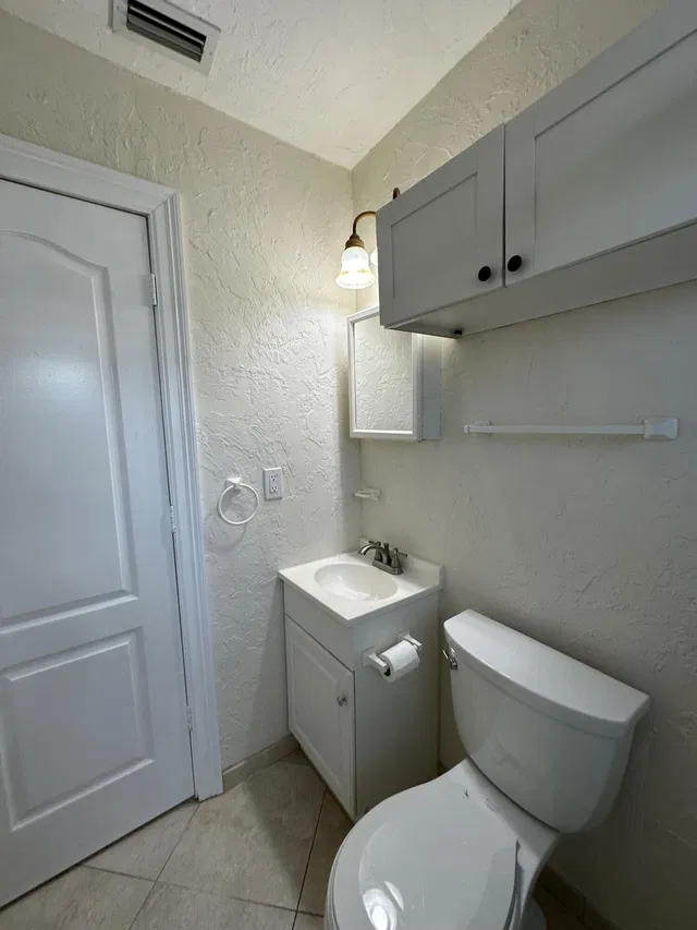 Unit D photo 8