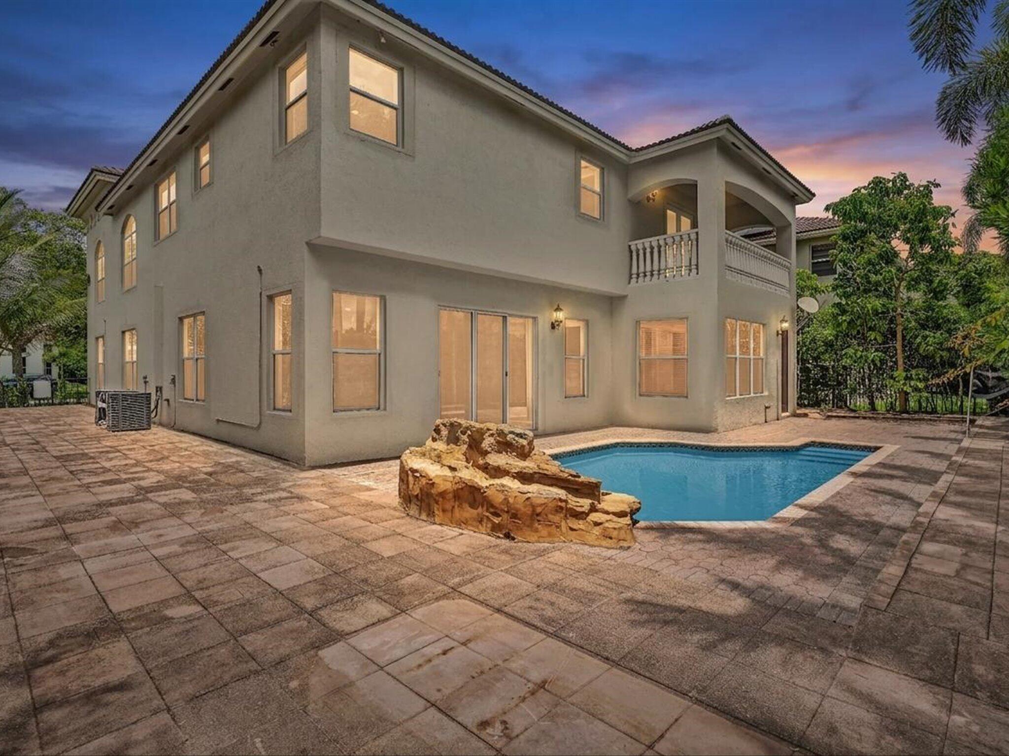  Residence photo 4