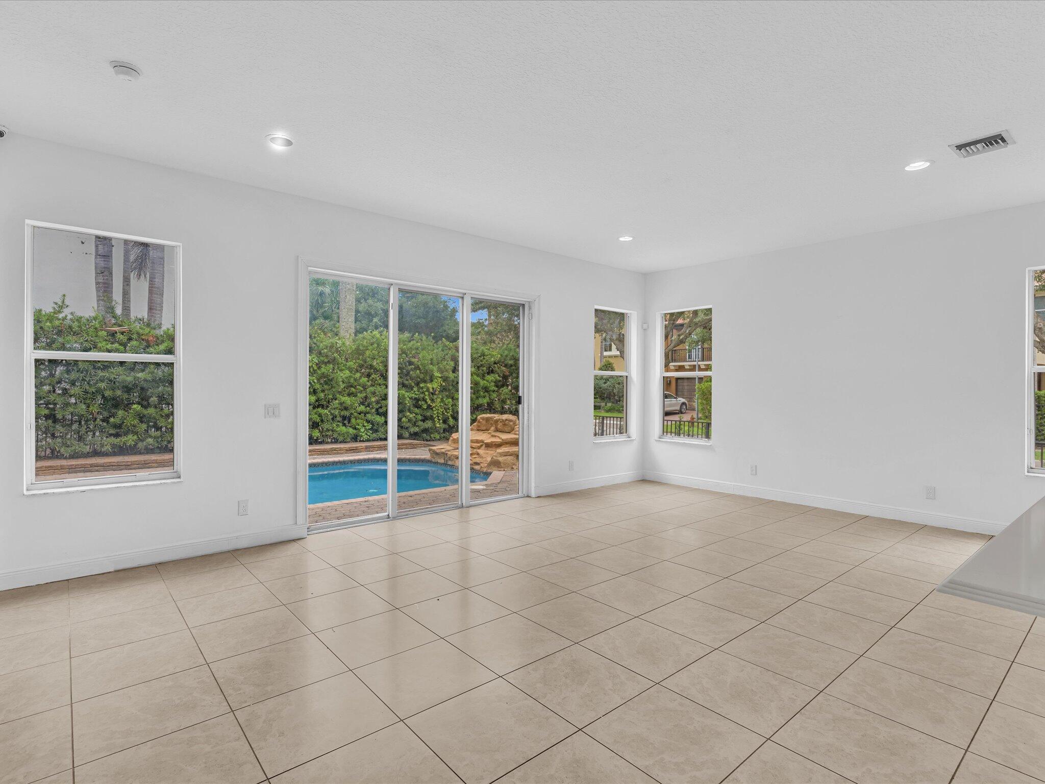  Residence photo 42