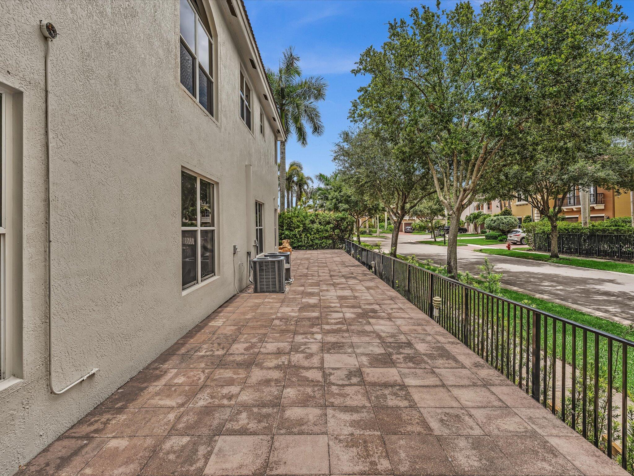  Residence photo 49