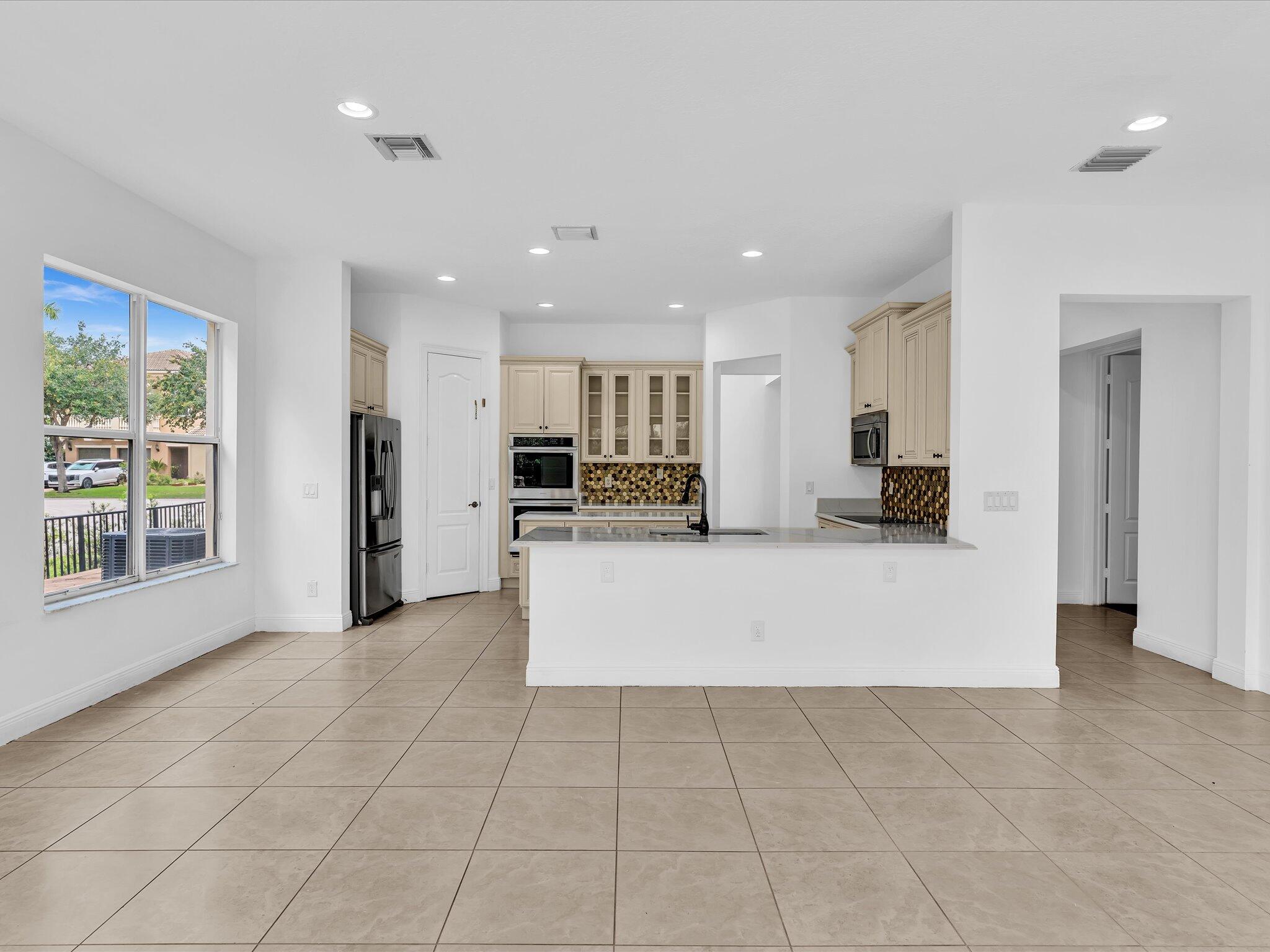  Residence photo 51