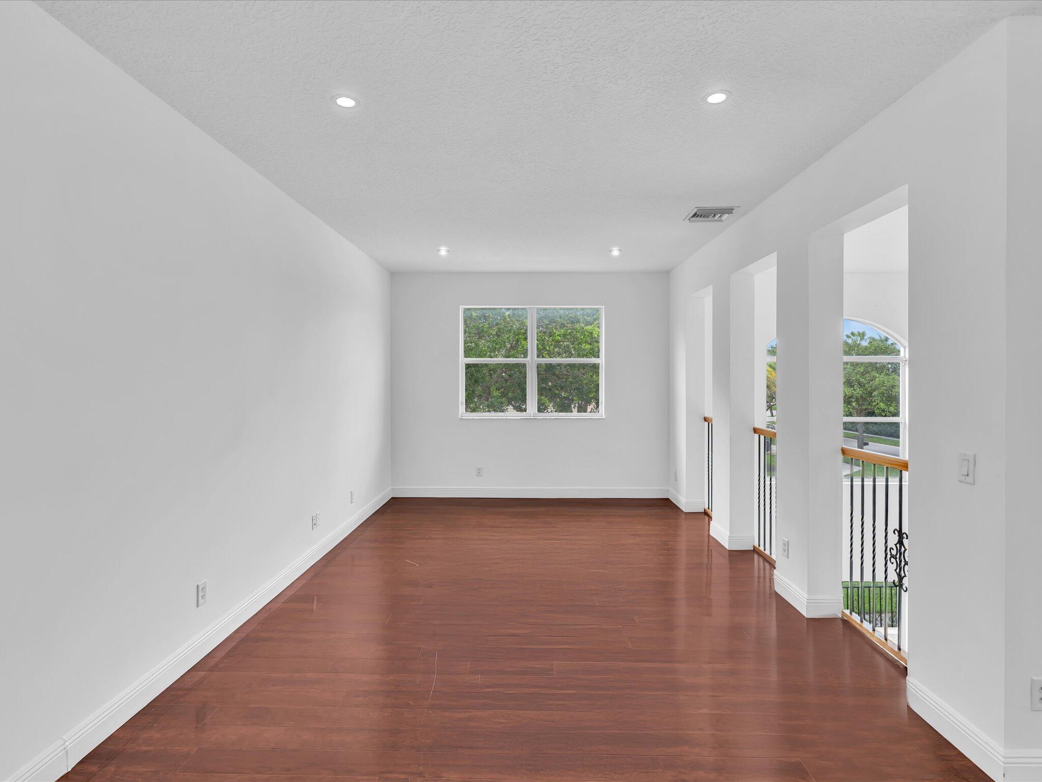  Residence photo 72