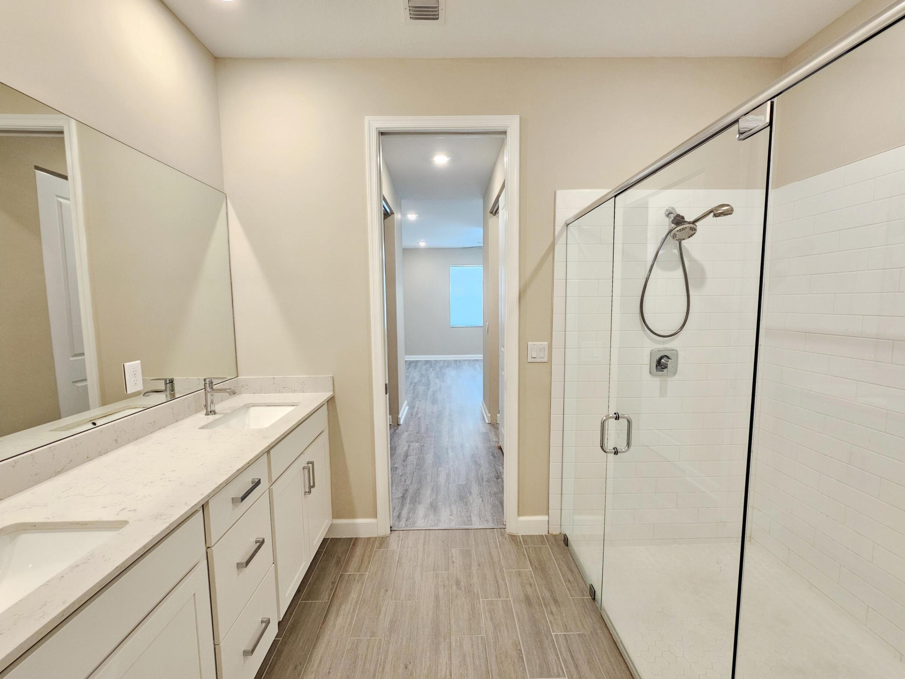 Residence photo 16