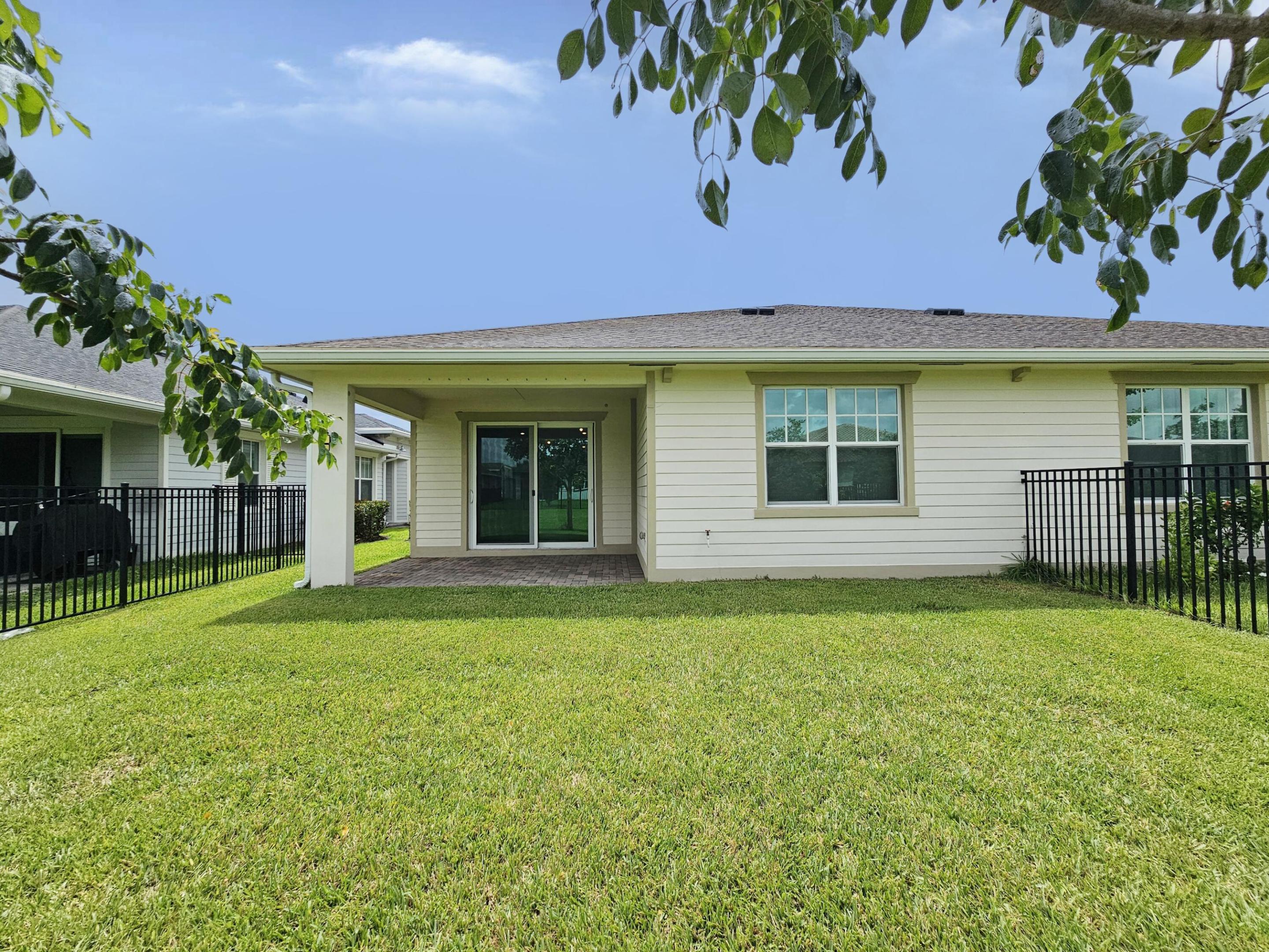 Residence photo 36
