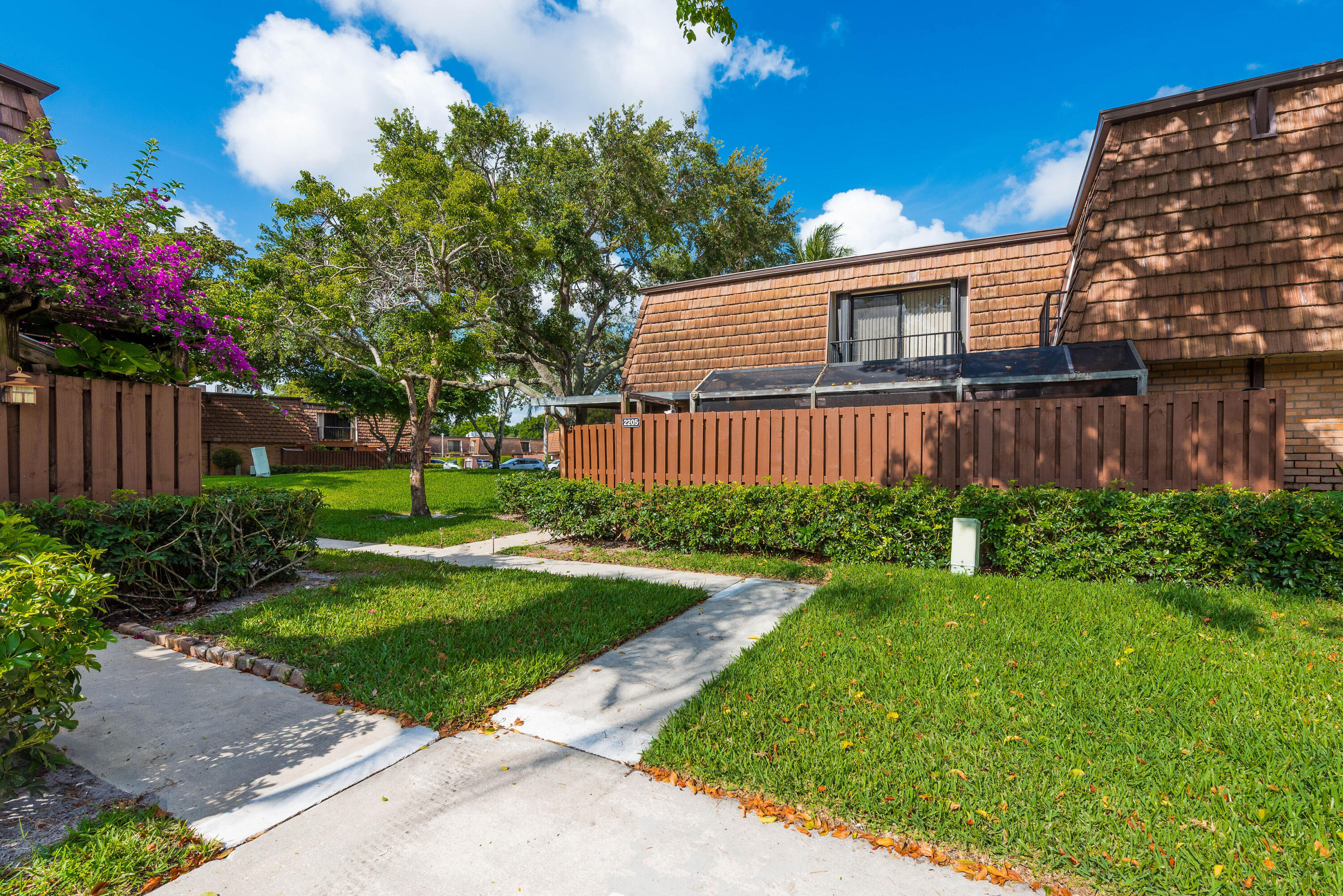 Residence photo 3