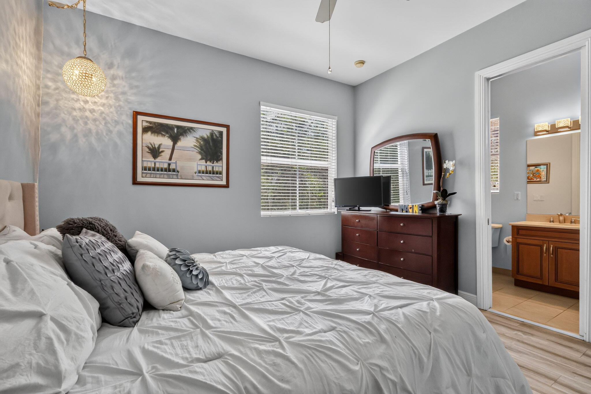 Unit 8 / 23 photo 29