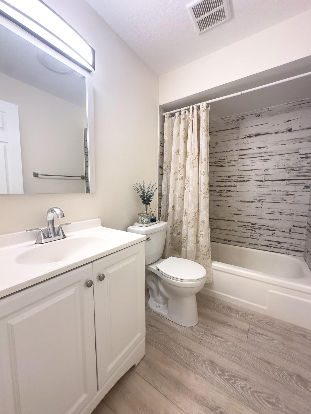 Unit 109 photo 15
