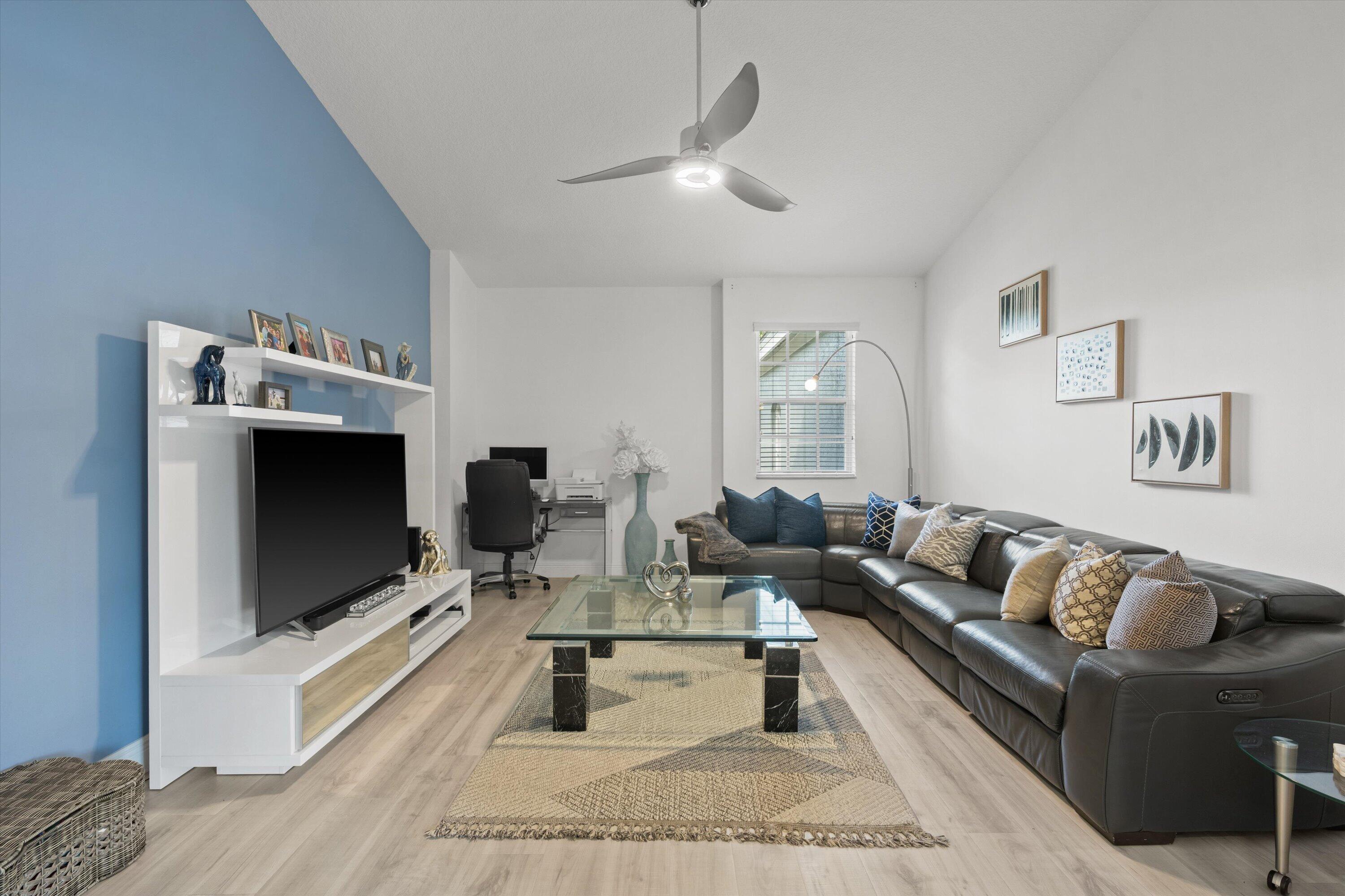 Unit H1 photo 14