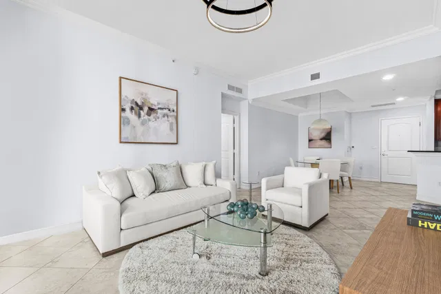 Two City Plaza Unit 713 photo 5