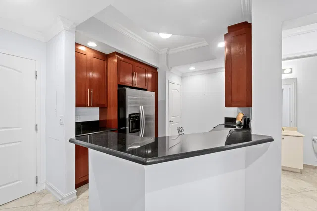 Two City Plaza Unit 713 photo 8