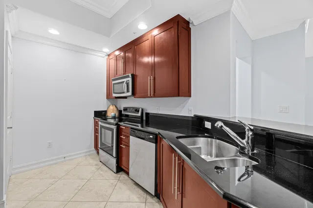 Two City Plaza Unit 713 photo 11