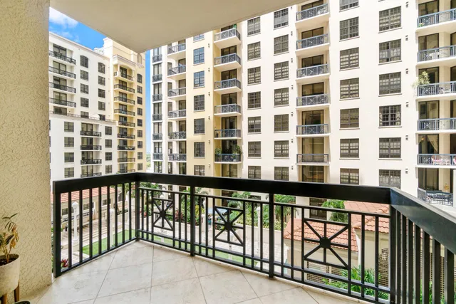 Two City Plaza Unit 713 photo 21