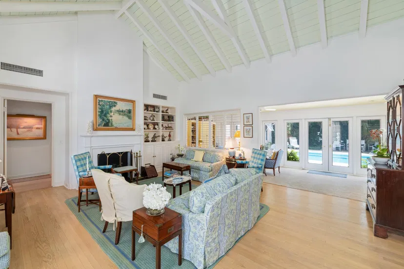 210 Jamaica Lane — photo 3