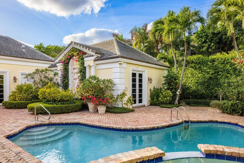 249 W Indies Drive — photo 4