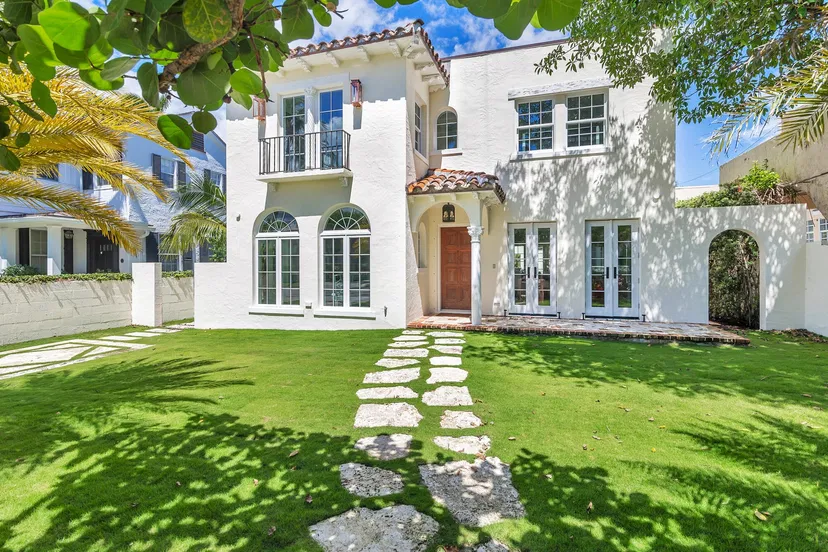 215 Seaspray Avenue — photo 3