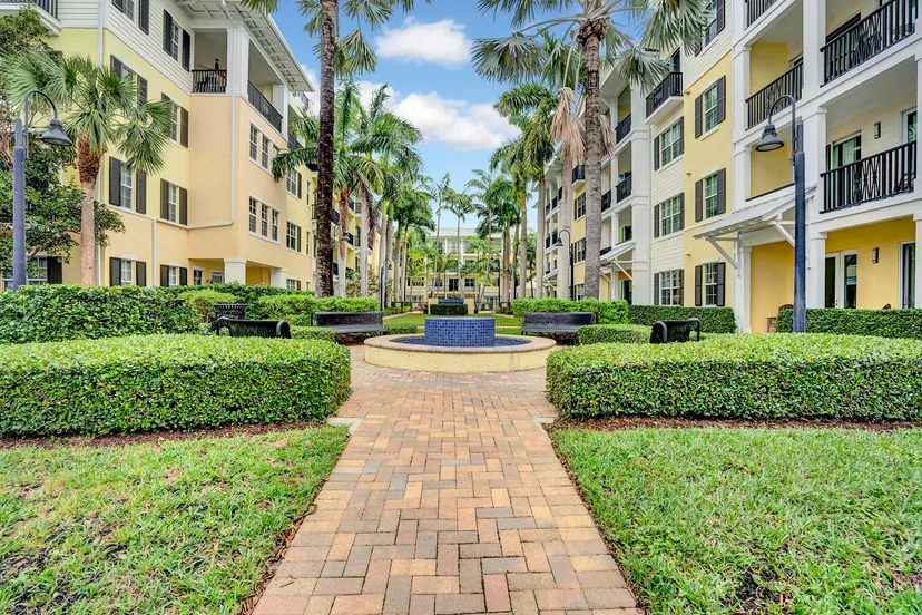 Sold Apr 2024 · 226 N Latitude Circle 301, Delray Beach