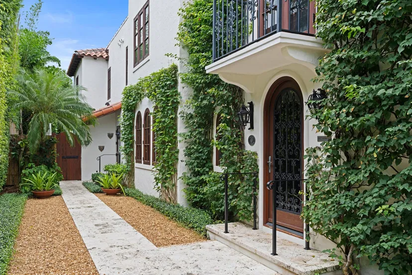 424 Brazilian Avenue — photo 2