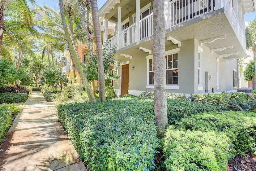Sold Oct 2023 · 104 W Coda Circle, Delray Beach