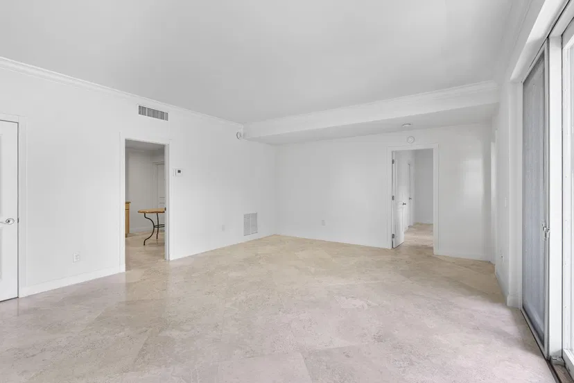 127 Peruvian Avenue #1020 — photo 3