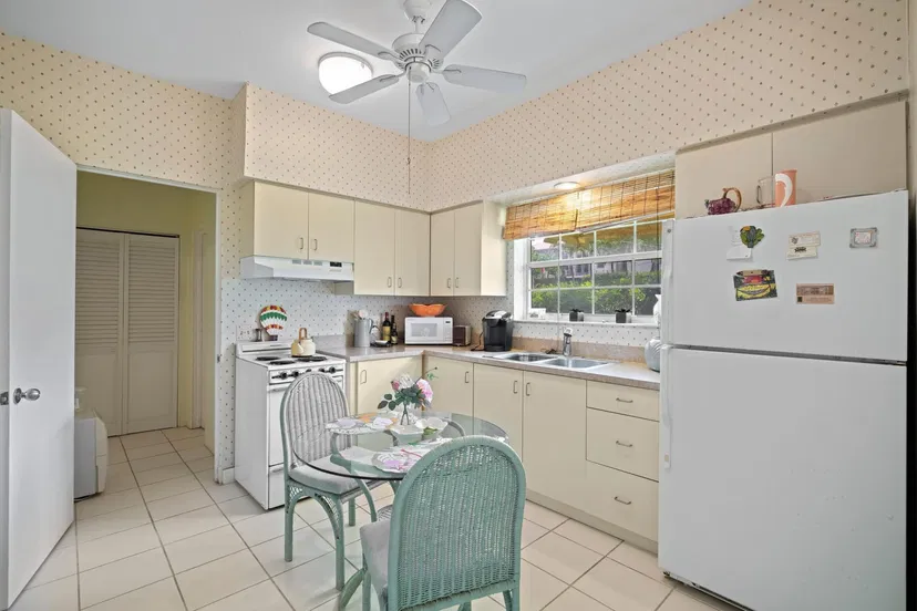 301 Chilean Avenue 1 #1, 6 — photo 4