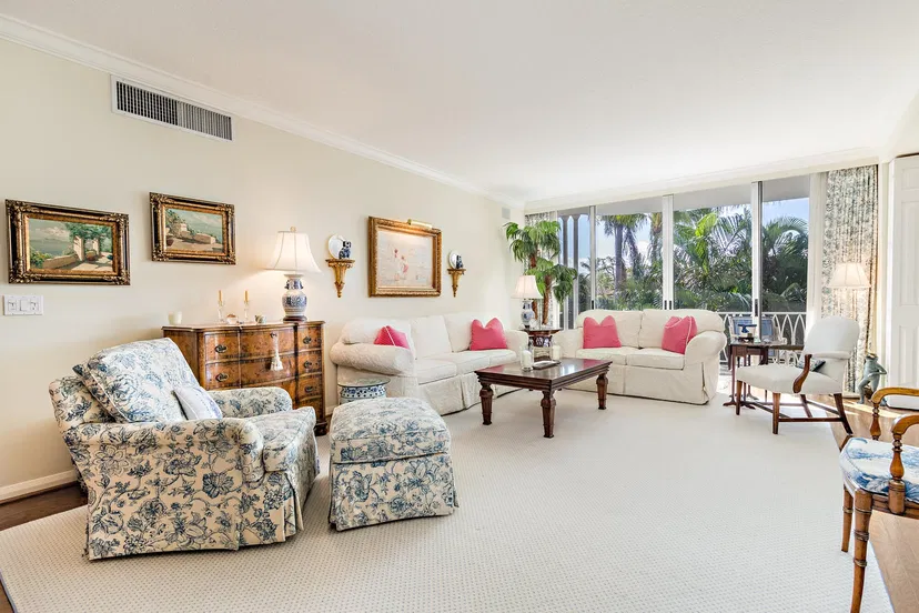 429 Australian Avenue #100 — photo 4
