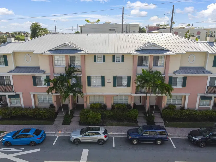 Sold Apr 2023 · 240 NE 2nd Street 6-D, Delray Beach