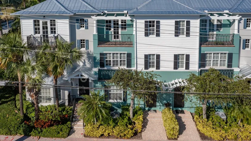Sold Dec 2022 · 508 S Mallory Circle, Delray Beach