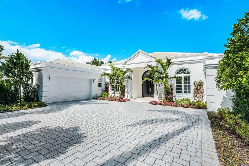 233 Miraflores Drive — photo 3