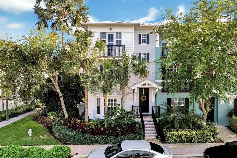 Sold Jun 2022 · 535 N Mallory Circle, Delray Beach