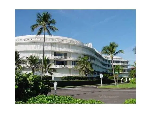Sold Mar 2022 · 100 Royal Palm Way 1e, Palm Beach