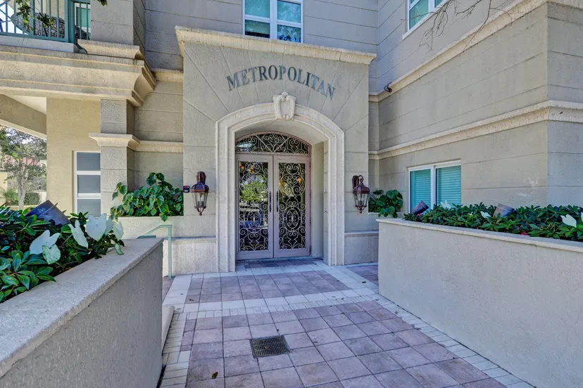 Sold Jun 2022 · 403 S Sapodilla Avenue 207, West Palm Beach