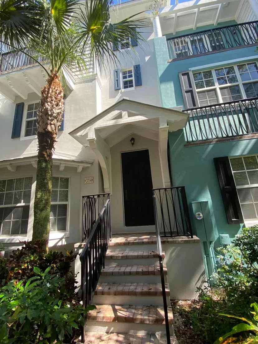 Sold Apr 2022 · 314 E Mallory Circle 314, Delray Beach