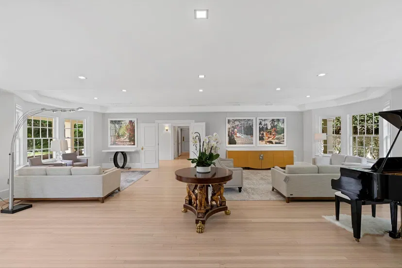 177 Clarke Avenue — photo 3