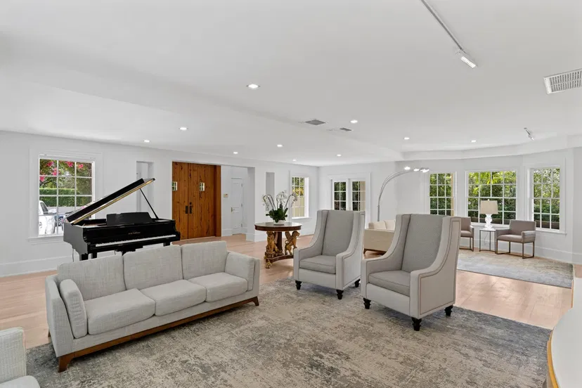 177 Clarke Avenue — photo 4
