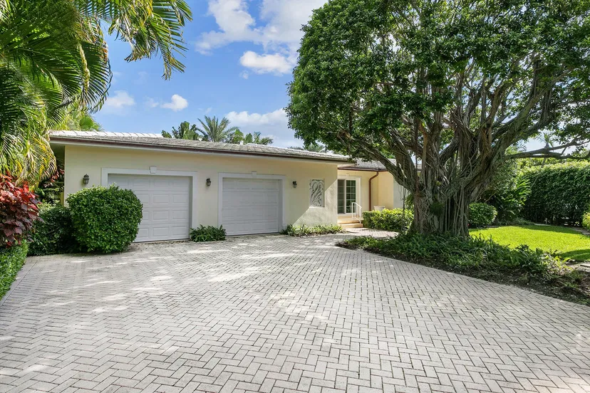 1421 N Lake Way — photo 3