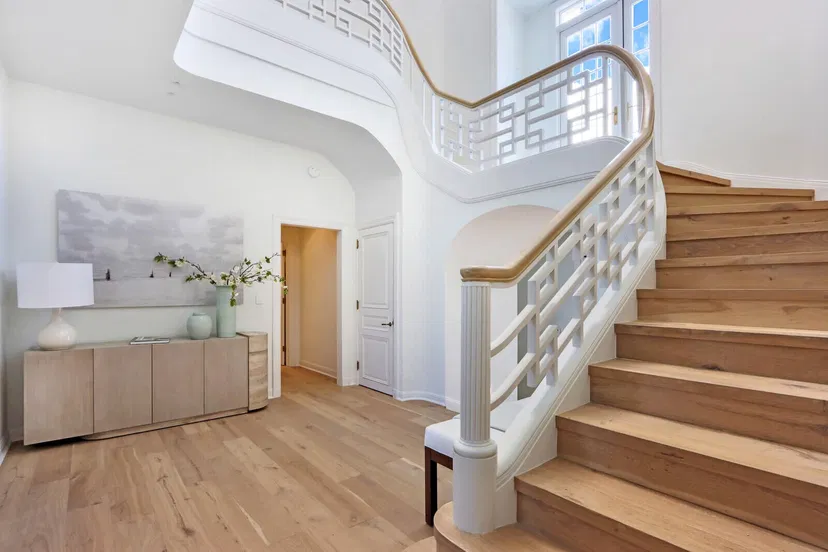 576 Island Drive — photo 4