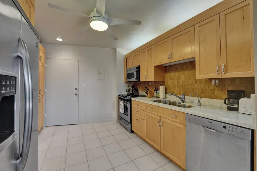 44 Cocoanut Row #302b — photo 4
