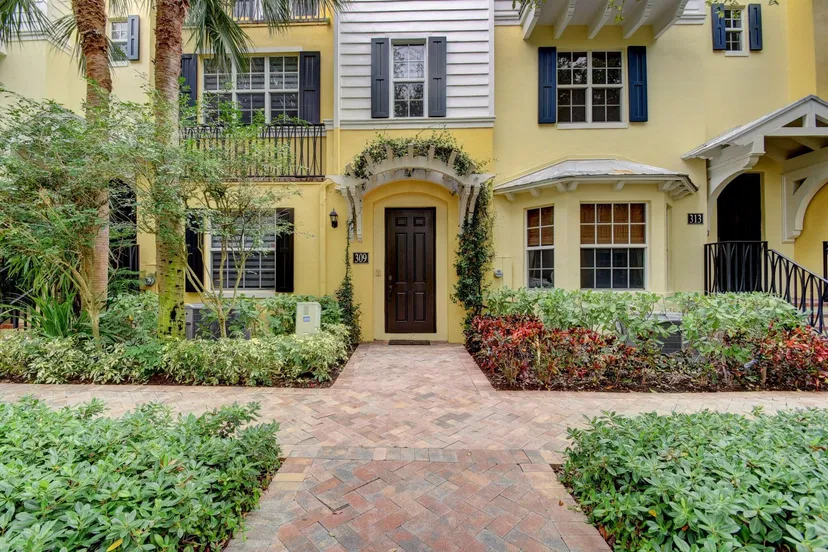 Sold Jan 2022 · 309 S Bromeliad, West Palm Beach