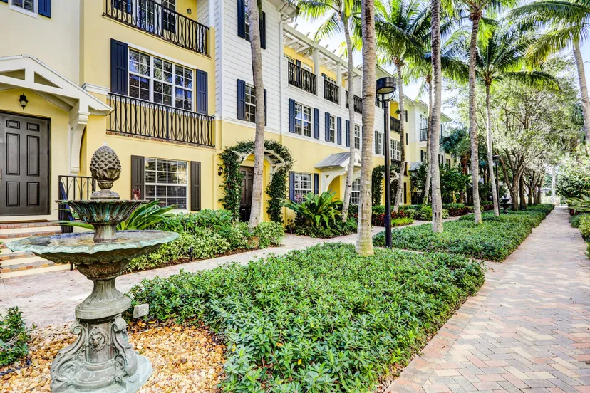 Sold Mar 2022 · 325 S Bromeliad, West Palm Beach