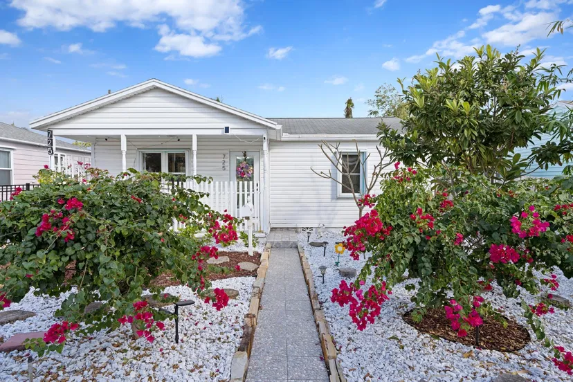 Sold Apr 2022 · 725 Palmetto Street, West Palm Beach