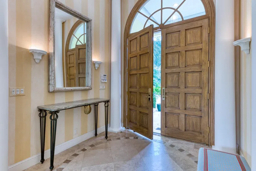 233 Miraflores Drive — photo 3