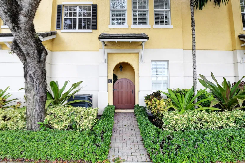 Sold Aug 2021 · 285 SE 6th Avenue C, Delray Beach