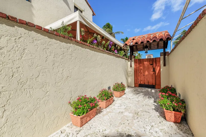 214 Chilean Avenue #I — photo 3