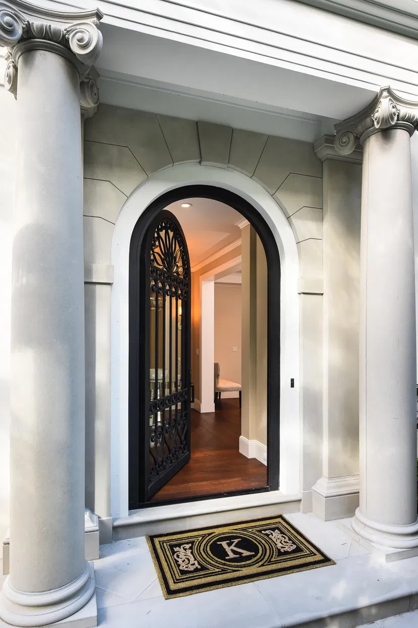 215 Seabreeze Avenue — photo 4